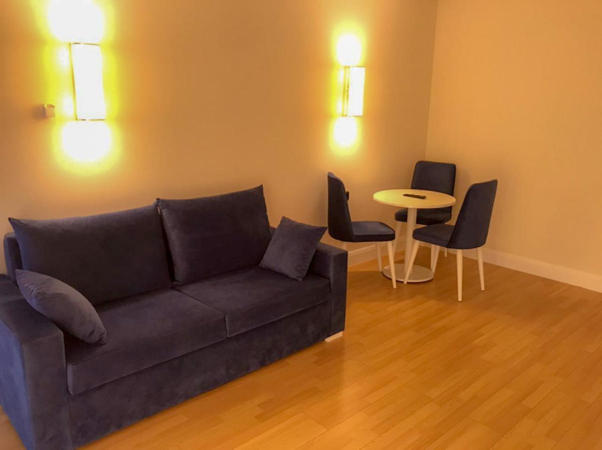 Diamond Apartment Batoemi Buitenkant foto